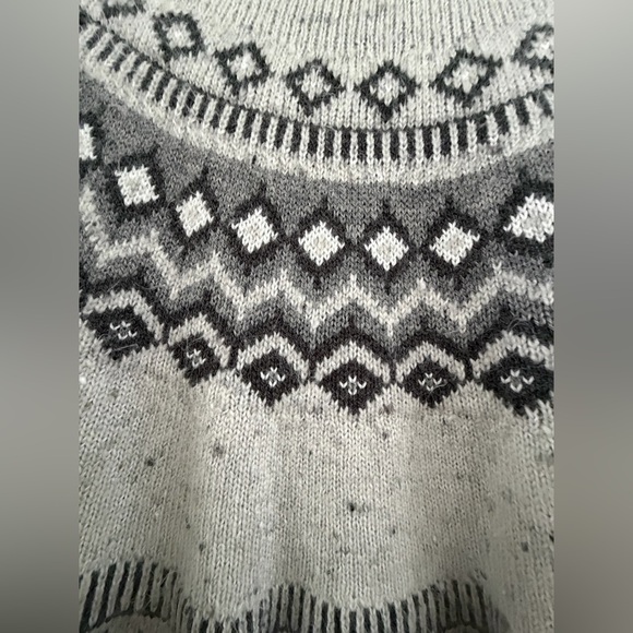 Weatherproof Gray Patterned Women's Sweater - Picture 2 of 5